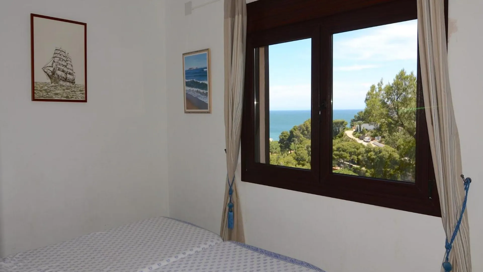 The House In Pals Has 3 Bedrooms Holiday home