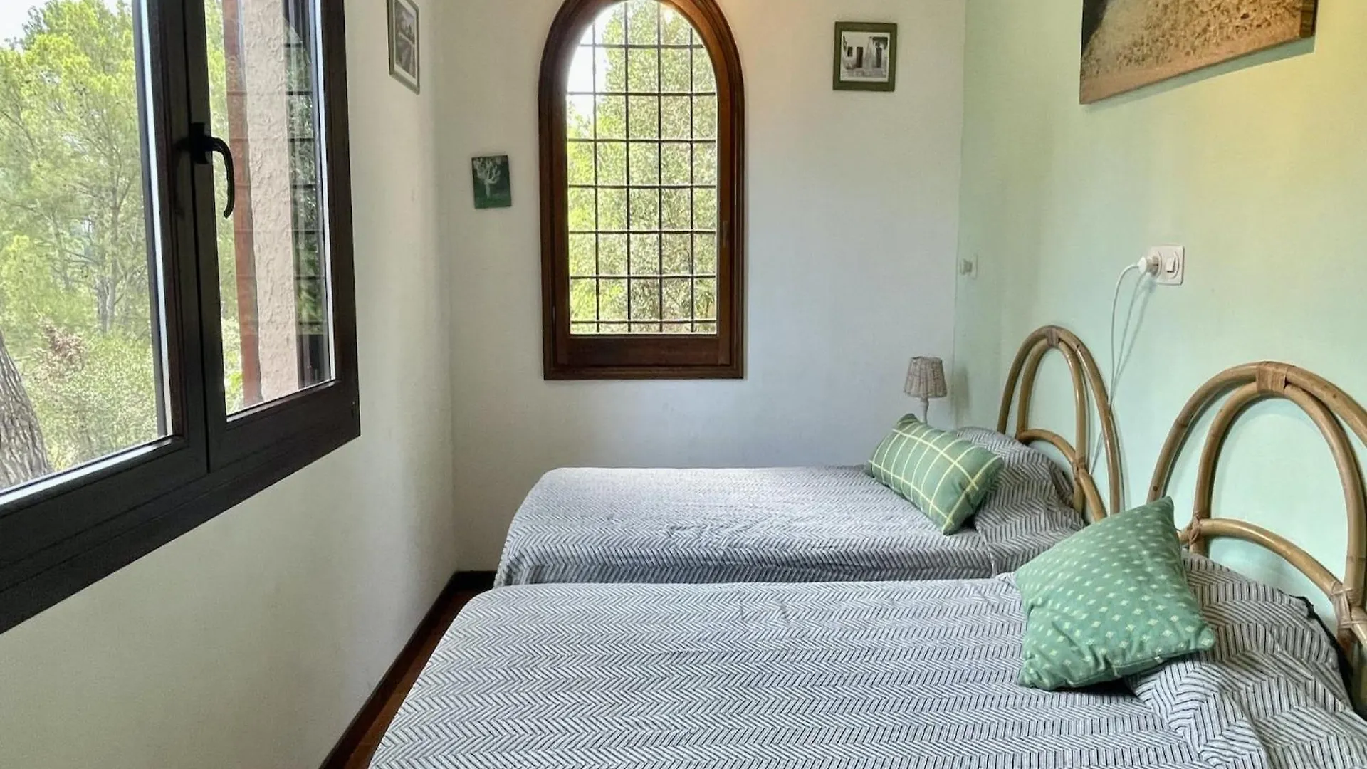 The House In Pals Has 3 Bedrooms
