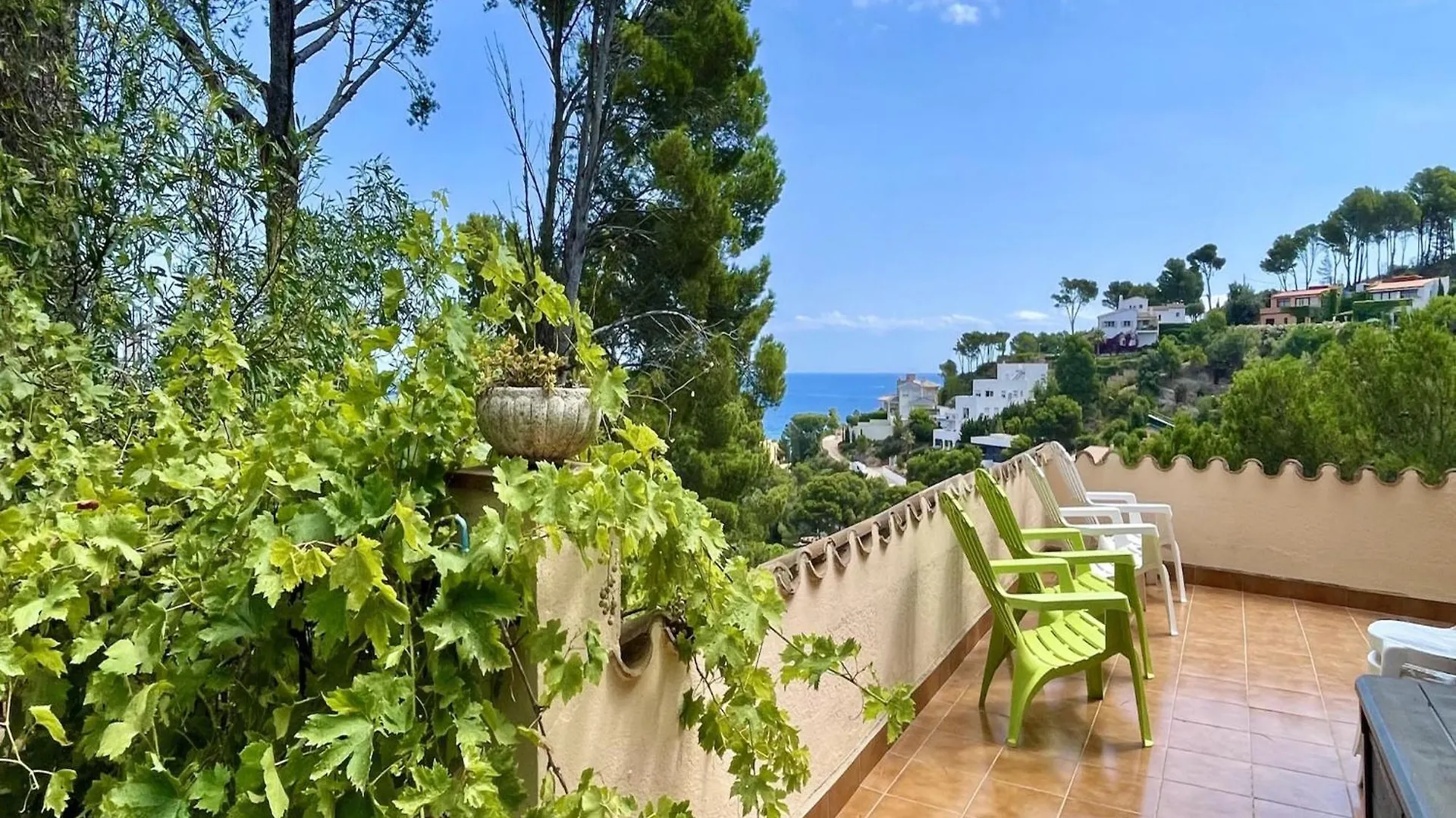 The House In Pals Has 3 Bedrooms Holiday home